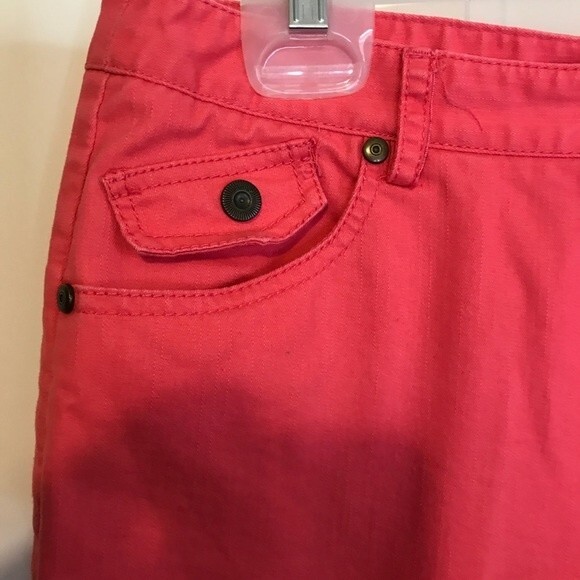 Zac & Rachel Zip Front Capris - Picture 3 of 10